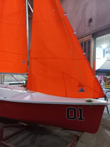 Imagen 13 de 22 de Velero Nuevo A Estrenar Dserra 16 Con Velas Mayor Y Foque.