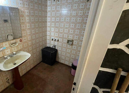 Casa En Venta - 4 Dormitorios 5 Baños - Morón
