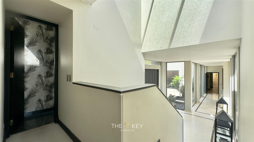 Casa En Venta De 6 Dorm. En Lo Barnechea
