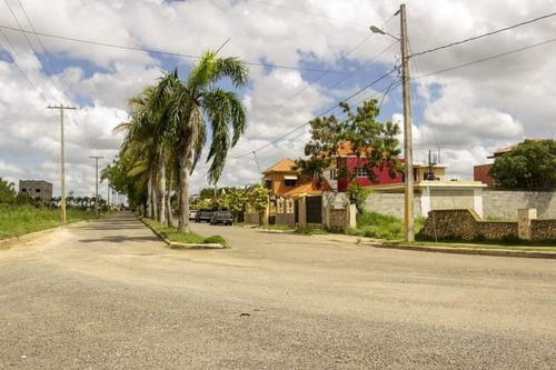 Vendo Solares En La Av. Ecológica Y Marginal La Américas, Santo Domingo Este En Residencial Cerrado, República Dominicana