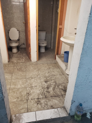 Imagen 5 de 14 de Venta De Bodega Sobre Rio Consulado