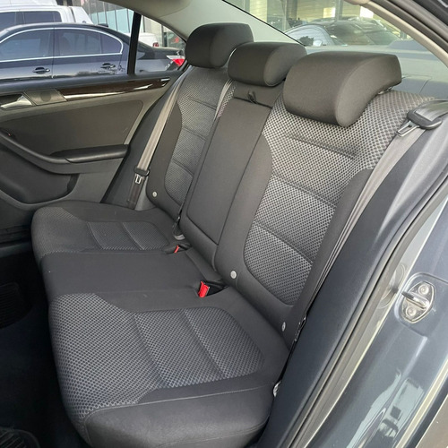 Imagen 10 de 15 de Volkswagen Vento 2.5