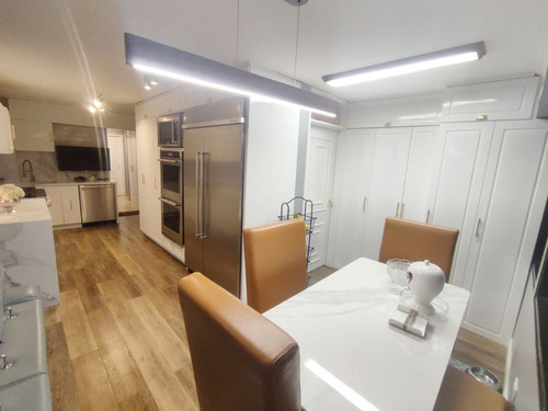Apartamento Francis Zepieri. Vip De 225 Mtrs2 Con Agradable Terraza En Colinas De Valle Arriba Remodelado Con Materiales De Primera. Calle Cerrada Con Vigilancia Mls #25-20938