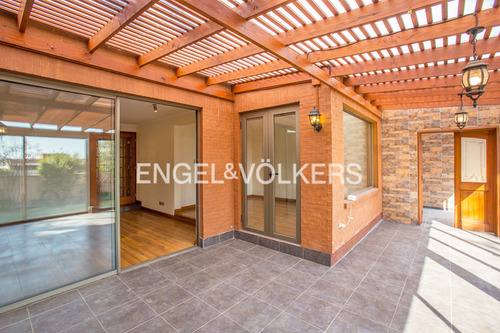 Casa En Venta San Carlos De Apoquindo/ U. Andes