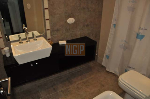 Apartamento En Mansa, 2 Dormitorios - Ref: 2965