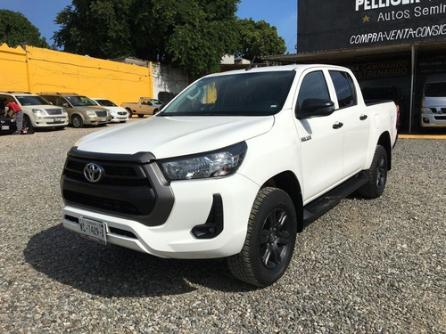 Imagen 1 de 11 de Toyota Hilux 2.7 Doble Cabina Mt 2021