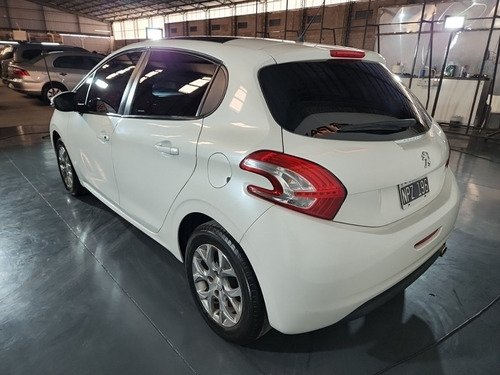 Imagen 9 de 10 de Peugeot 208 1.6 5p Allure