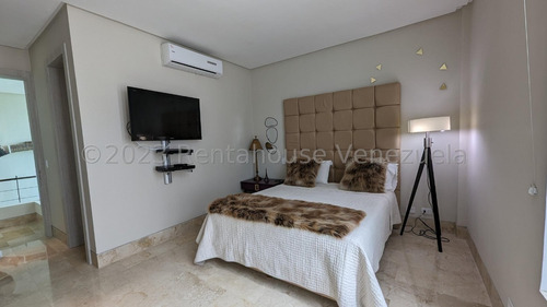 Ms: 24-3353 Vendemos Espectacular Y Nueva Casa En Loma Linda, El Hatillo. A=680m2, 4h, 5b, 11p.