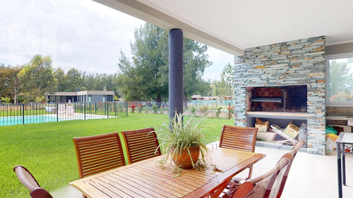 Venta Casa De 4 Dormitorios En Miralagos