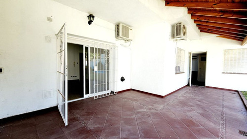 Casa 4 Amb Cochera Pileta Castelar Norte Permuta