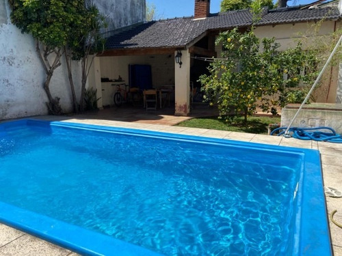 Venta De Casa En Gran Lote Con Pileta! Haedo Chico-