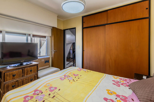 Se Vende Ph De 5 Ambientes Con Patio Y Terraza En Villa Del Parque - Muy Buena Ubicación.