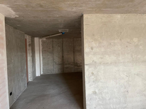 Arriendo Local Comercial De 107,48 M2 + 62,94 M2 De Altillo,