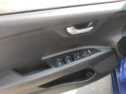 Imagen 8 de 13 de Kia Rio Sedan Lx 1.6l L4 121hp Mt 2018