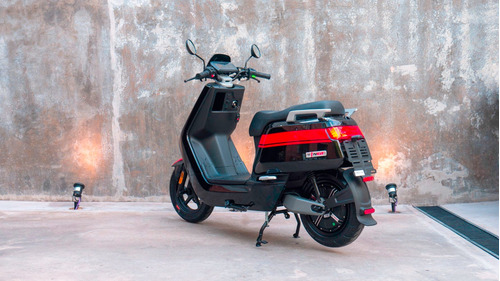 Imagen 8 de 16 de Moto Electrica Scooter Nuuv Ngt Bosch Litio Panasonic