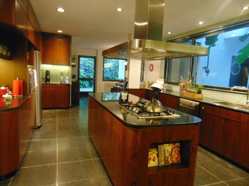 Imagen 5 de 30 de Casa De 5 Dormitorios De Excelente Diseño Y Calidad - Las Lomas-jockey. San Isidro.