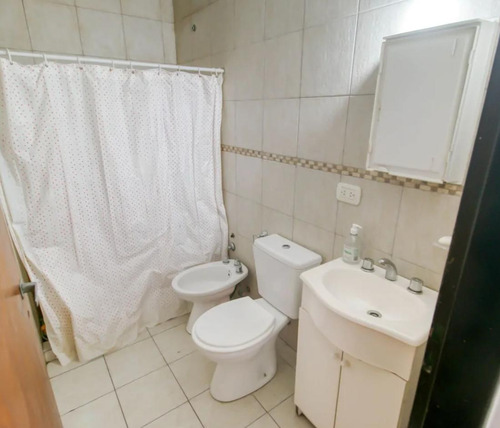 Departamento En Planta Alta De 2 Dormitorios Con Local Pb Y Terreno