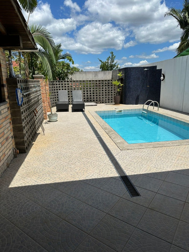 Casa Alto Padrão Com 3 Dormitórios E 1 Suíte Próximo Ao Centro De Criciúma