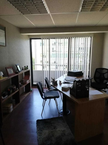 Imagen 7 de 11 de Oficina Con Tres Privados Y Dos Baños En La Concepción