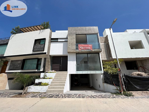 Casa En Venta  Moderna Amplios Espacios Valle Imperial