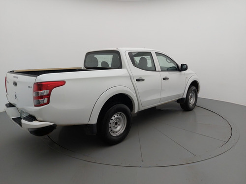 Mitsubishi L200 Triton 2.4 16V TURBO DIESEL GLS CD 4X4 AUTOMÁTICO