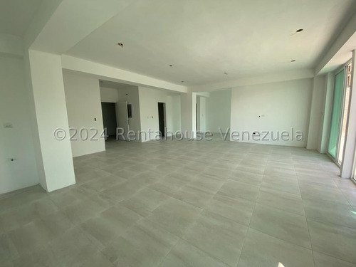 La Tahona, Sector La Escondida !! A Estrenar Bello Y Amplio Apartamento En Obra Blanca, 151.55 M2 + Terraza Externa De 36.89 M2, 1 Hab., 3 Baños. Falta Instalar Cocina. Increíble Vista A La Montaña!!
