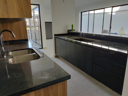 Imagen 5 de 14 de Casa Nueva De Autor 3 Rec Con Baño Estudio Amplios Espacios