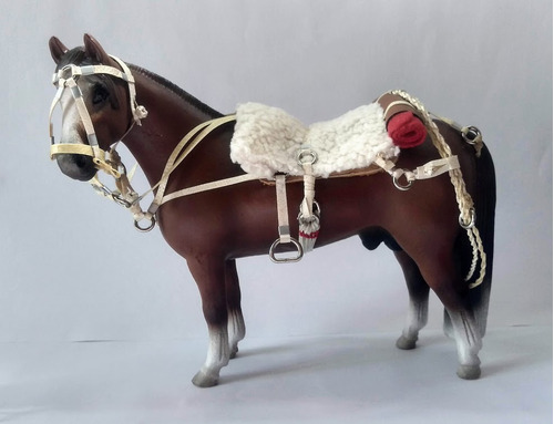 Miniatura Cavalo Crioulo Resina Encilhado