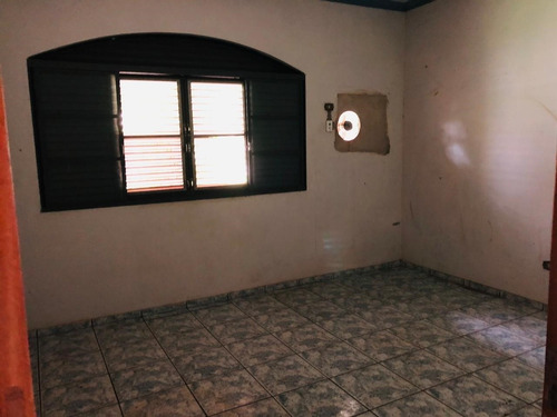 Imagem 6 de 11 de Casa Em Paranavai Com 1710 M2. Otima Localizacao.