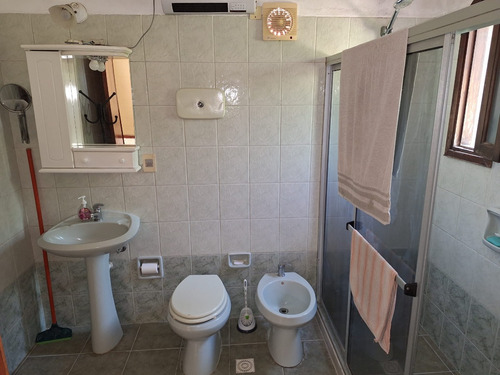 Lr Propiedades Vende En Barrio Semi Privado El Pinar Acera Norte (barrio Jardín)
