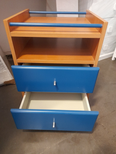 Imagen 3 de 6 de Mesa De Luz Cajonera Con Ruedas Modulo Rodante Enchapado Laq