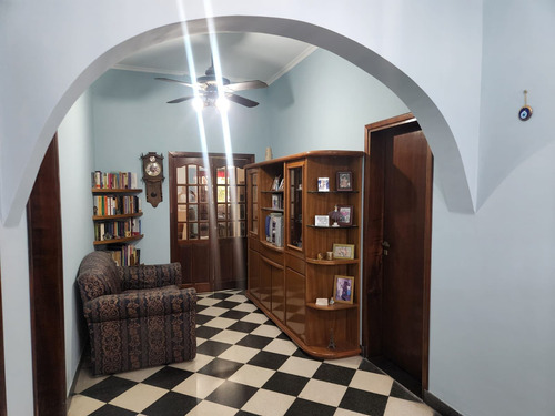 Casa Con Galpón Y Cochera De 5 Ambientes En Venta