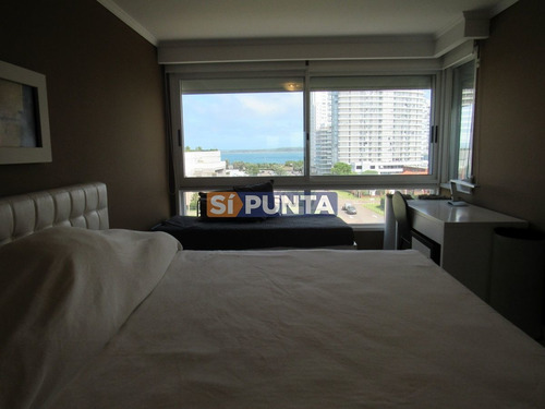 Imagen 21 de 30 de Amplia Planta Con Vista Al Mar En Edificio De Primera Categoría