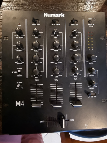 Mixer Numark M4