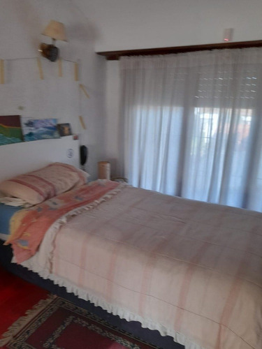 Venta O Permuta .casa 5 Ambientes Con Garage Doble Y Jardín. Parque Luro