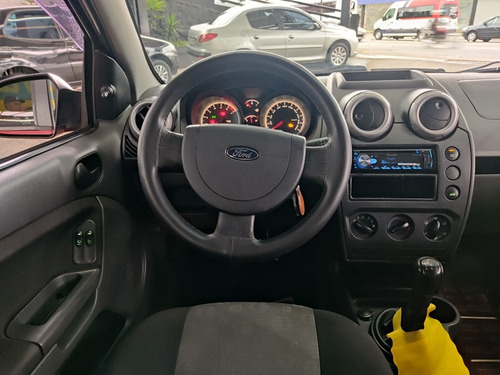 Imagem 8 de 11 de Ford Fiesta 2011 1.0 Flex 5p