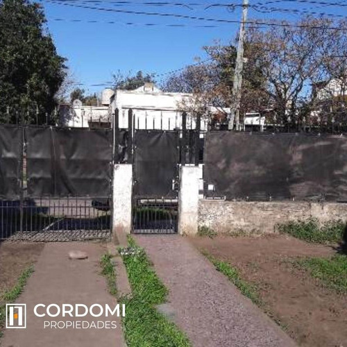 Imagen 3 de 11 de Chalet Con Entrada Varios Autos Y Fondo - Lanús Este