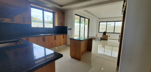 Imagen 2 de 22 de Casa Nueva En Proyecto Cerrado