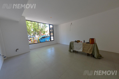 Venta Local Con Patio Parque Saavedra