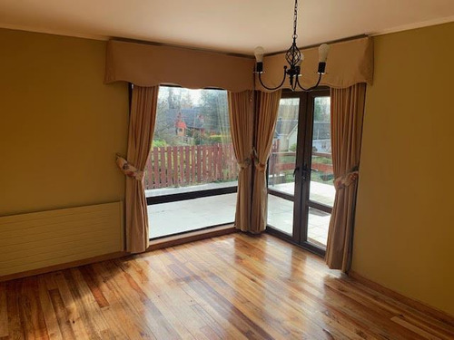Casa En Venta De 5 Dorm. En Puerto Varas