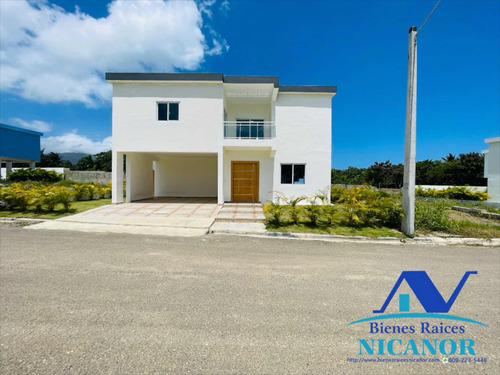 Casa De Dos Niveles Y Piscina En Venta En Puerto Plata