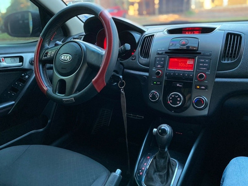 Imagen 5 de 8 de Kia Cerato Cerato Automático Caja Secuencial