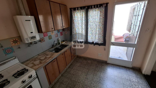 Casa En Lote Propio Con Patio Y Terraza
