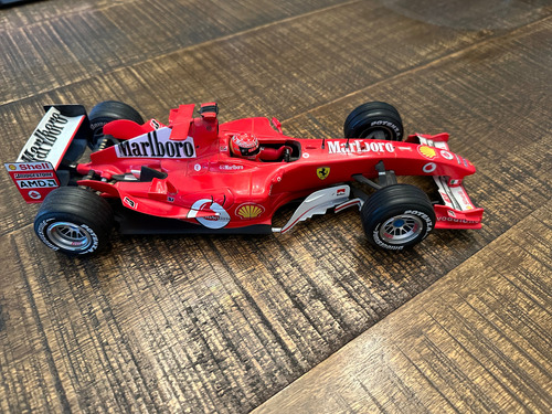 1/18 Ferrari F1 2004 Michael Schumacher 2004 Marlboro Leer Rojo (Reacondicionado)