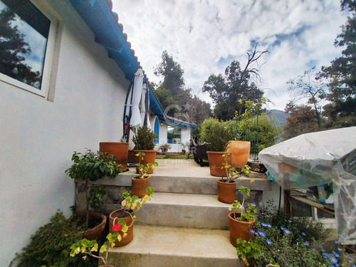Estilo Colonial Con Gran Terreno Y Lindas Vistas