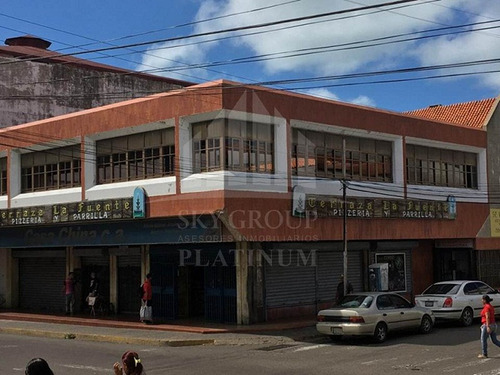 Edificación Con Mobiliario Para Restaurant, Punto Fijo.  Plfc-39