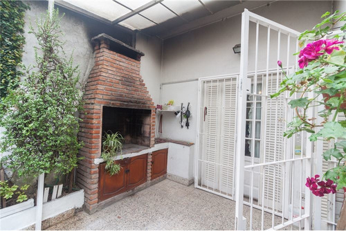 Venta Casa Parque Chas 4 Ambientes Cochera Patio