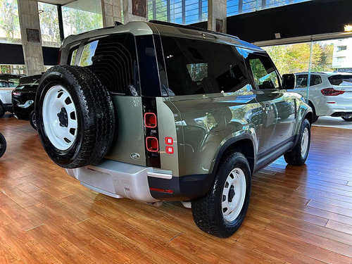 Land Rover Defender New Model 90 P300