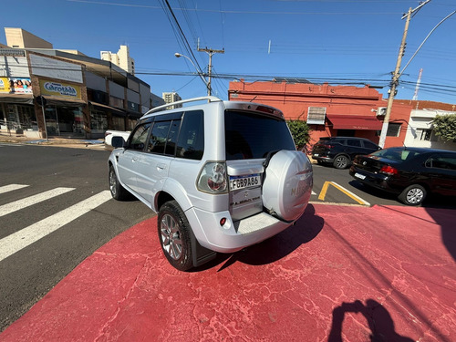Mitsubishi Pajero TR4 2.0 4x2 Flex Aut. 5p