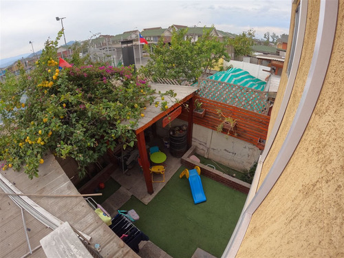 Casa En Venta De 4 Dorm. En Maipú